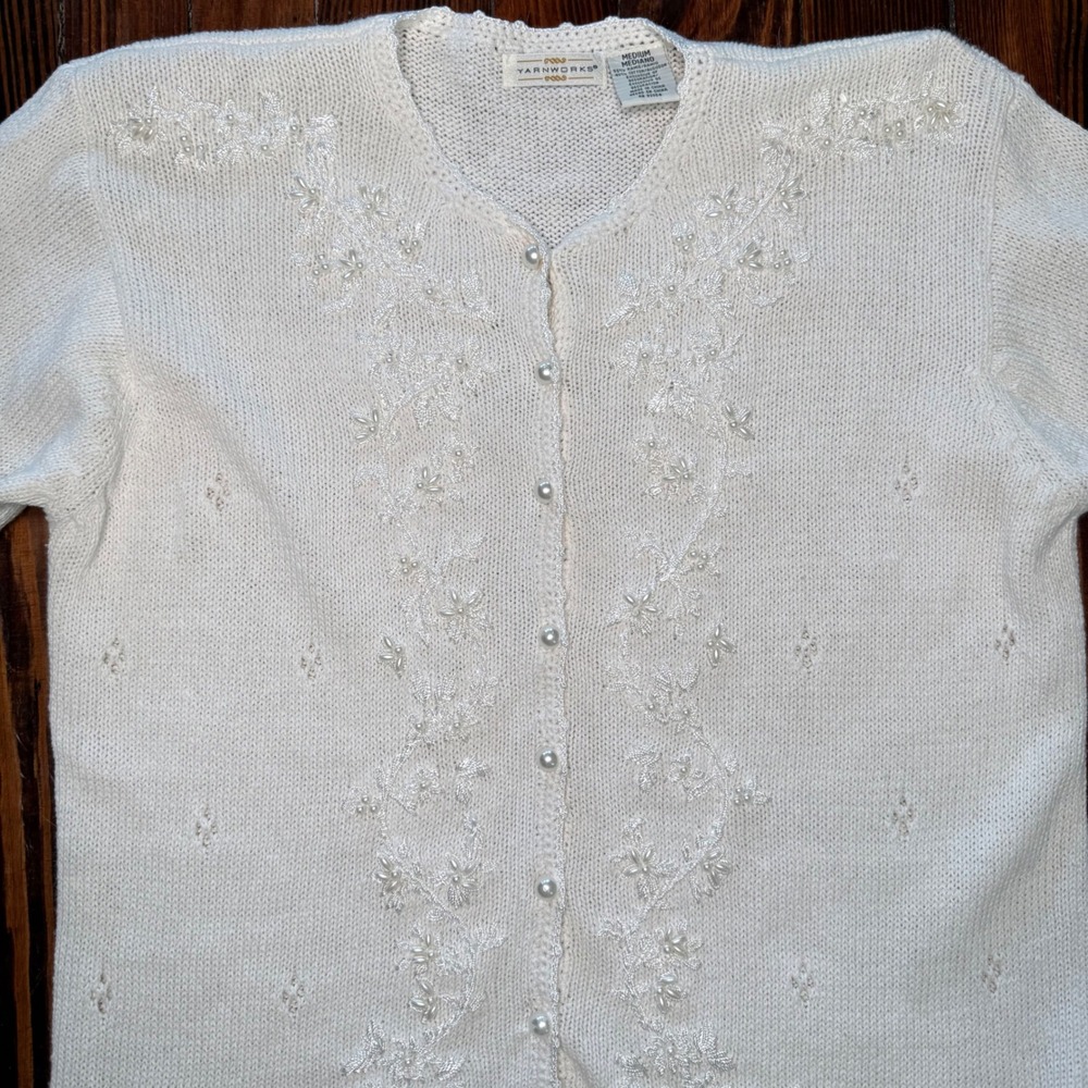 Floral Embroidered Pearl Button Cardigan Yarnworks White Sweater Women's Medium
